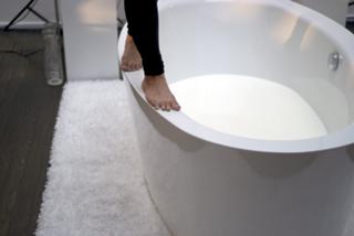 Sheila Vand feet photo 2