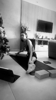 Sheilla Castro feet photo thumbnail