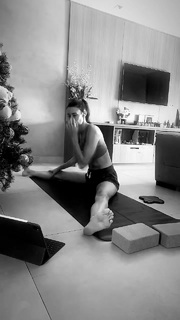 Sheilla Castro feet photo thumbnail