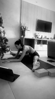 Sheilla Castro feet photo thumbnail