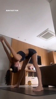 Sheilla Castro feet photo thumbnail