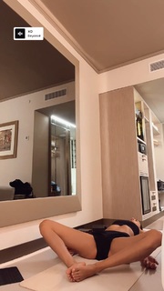 Sheilla Castro feet photo thumbnail