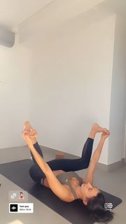 Sheilla Castro feet photo thumbnail