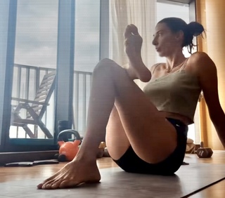 Sheilla Castro feet photo thumbnail