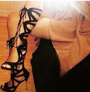 Shelby Young feet photo 5