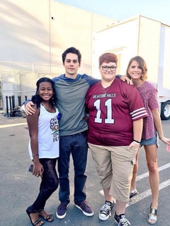 Shelley Hennig feet photo thumbnail