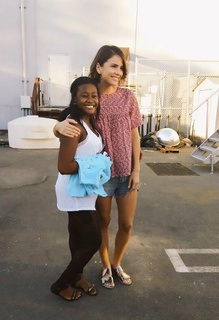 Shelley Hennig feet photo thumbnail