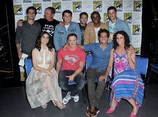 Shelley Hennig feet photo thumbnail