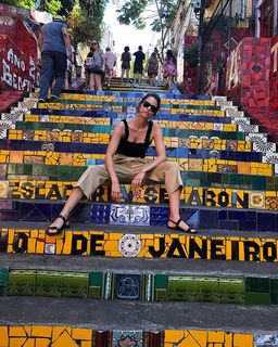 Shelley Hennig feet photo thumbnail