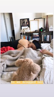 Shelley Hennig feet photo thumbnail