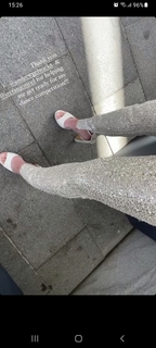 Shelley Hennig feet photo thumbnail
