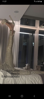 Shelley Hennig feet photo thumbnail