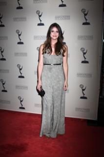Shelley Hennig feet photo thumbnail