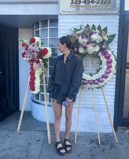Shelley Hennig feet photo thumbnail