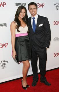 Shelley Hennig feet photo thumbnail