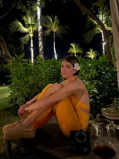 Shelley Hennig feet photo 6