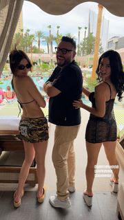 Shelley Hennig feet photo 13