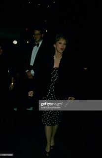 Shelley Long feet photo thumbnail