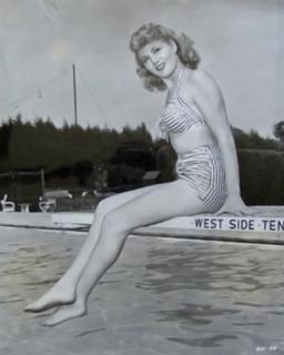 Shelley Winters feet photo 17