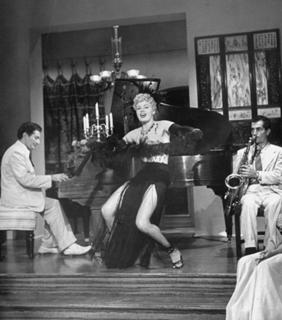 Shelley Winters feet photo 7