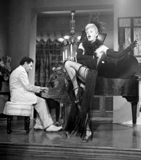 Shelley Winters feet photo 5