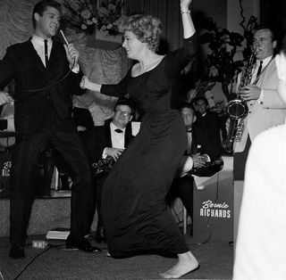 Shelley Winters feet photo 8