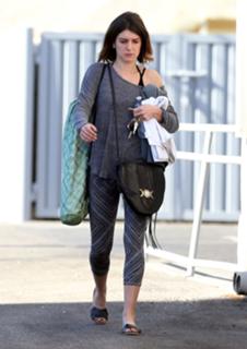 Shenae Grimes-Beech feet photo thumbnail
