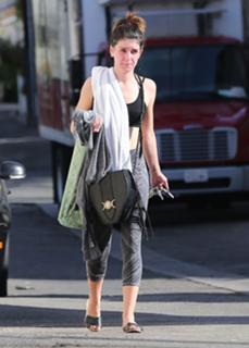 Shenae Grimes-Beech feet photo thumbnail