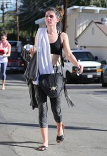 Shenae Grimes-Beech feet photo thumbnail
