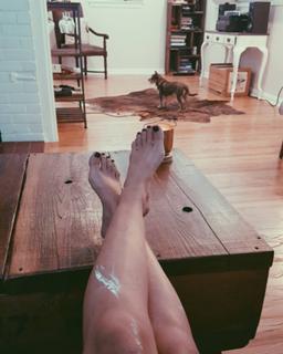 Shenae Grimes-Beech feet photo thumbnail