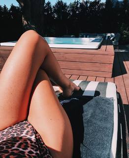 Shenae Grimes-Beech feet photo thumbnail