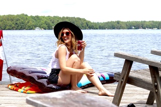 Shenae Grimes-Beech feet photo thumbnail