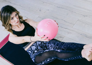 Shenae Grimes-Beech feet photo thumbnail