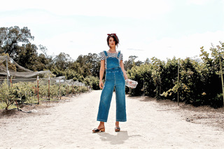 Shenae Grimes-Beech feet photo thumbnail