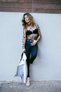 Shenae Grimes-Beech feet photo thumbnail