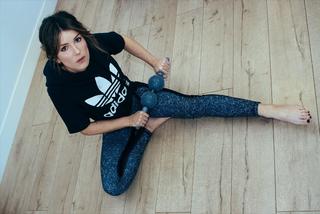 Shenae Grimes-Beech feet photo thumbnail