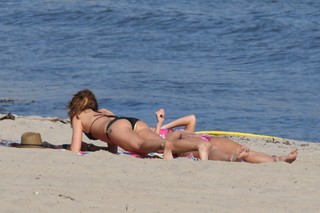 Shenae Grimes-Beech feet photo thumbnail