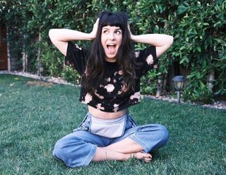 Shenae Grimes-Beech feet photo thumbnail