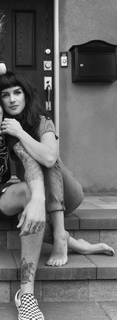 Shenae Grimes-Beech feet photo thumbnail