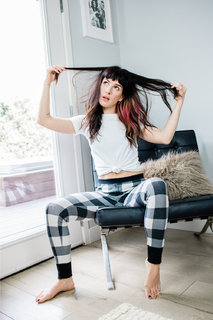 Shenae Grimes-Beech feet photo thumbnail