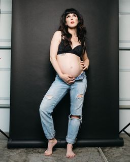 Shenae Grimes-Beech feet photo thumbnail