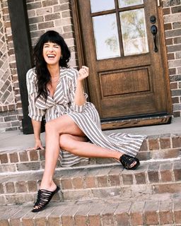 Shenae Grimes-Beech feet photo thumbnail