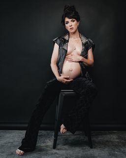 Shenae Grimes-Beech feet photo thumbnail