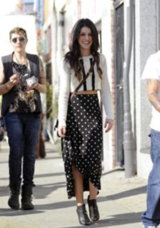 Shenae Grimes-Beech feet photo thumbnail
