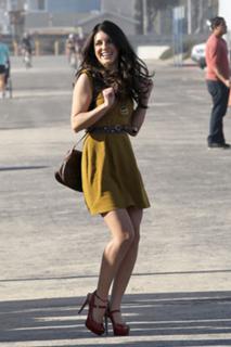 Shenae Grimes-Beech feet photo thumbnail