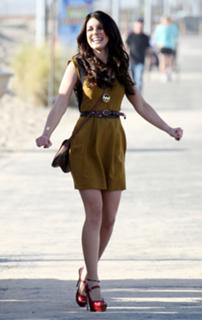 Shenae Grimes-Beech feet photo thumbnail