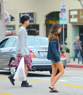 Shenae Grimes-Beech feet photo thumbnail