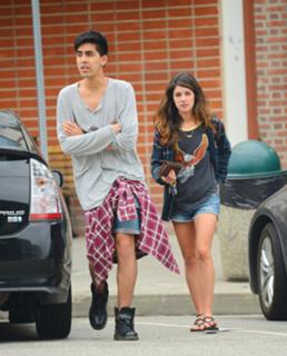Shenae Grimes-Beech feet photo thumbnail