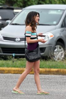 Shenae Grimes-Beech feet photo thumbnail