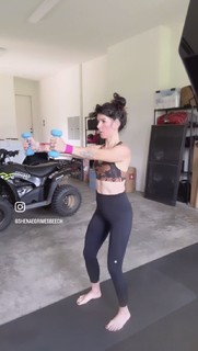 Shenae Grimes-Beech feet photo thumbnail